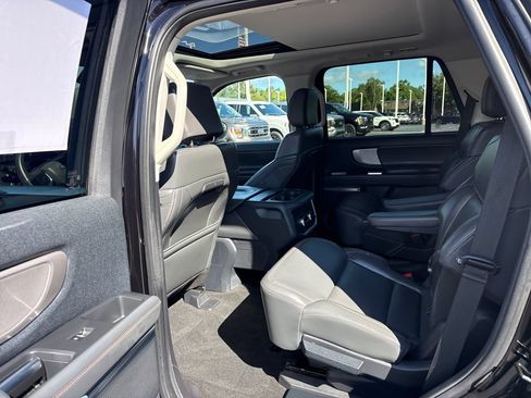 Used 2025 Ford Expedition Active AWD/4WD image 22
