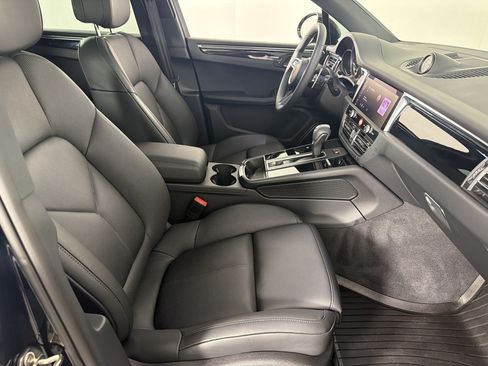 Certified 2026 Porsche Macan AWD/4WD image 24