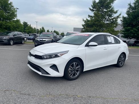 Used 2024 Kia Forte LXS FWD image 3