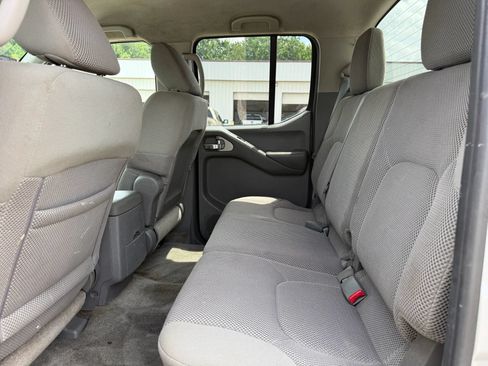 Used 2012 Nissan Frontier SV AWD/4WD image 21