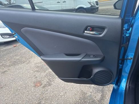 Used 2022 Toyota Prius LE image 18