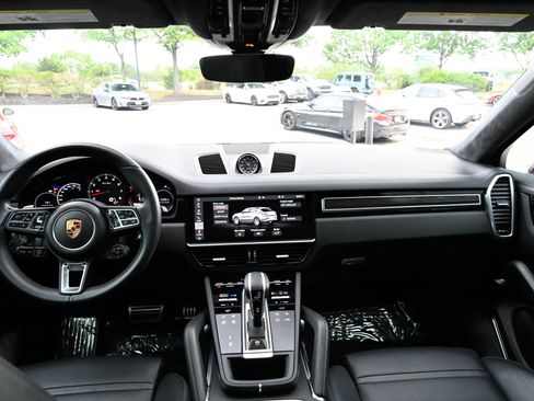 Used 2021 Porsche Cayenne Turbo AWD/4WD image 45