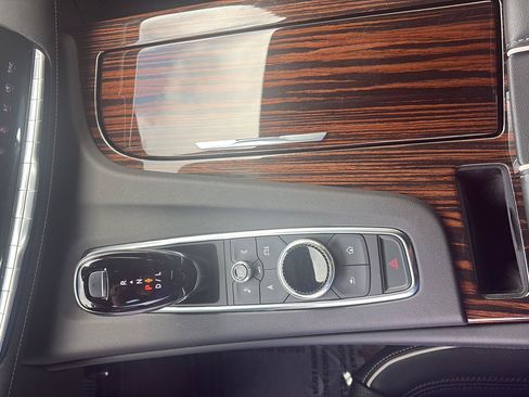 Used 2022 Cadillac Escalade ESV Premium Luxury AWD/4WD image 16