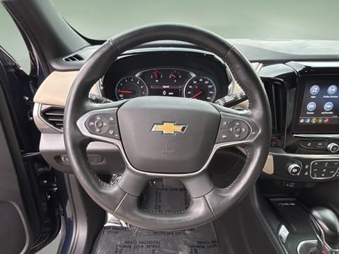 Used 2022 Chevrolet Traverse LT w/ LT Premium Package FWD image 12