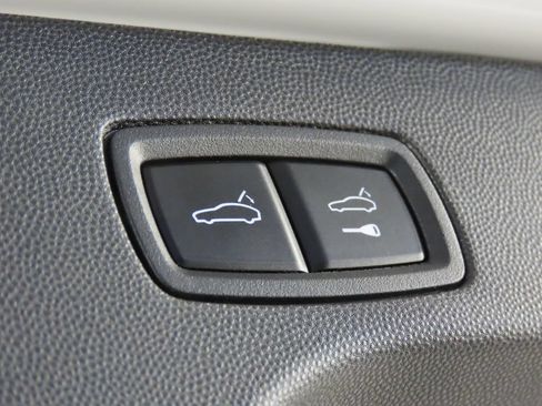 Certified 2025 Porsche Macan 4 Electric AWD/4WD image 49