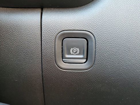 Used 2019 Chevrolet Silverado 1500 Custom Trail Boss w/ Custom Convenience Package image 28