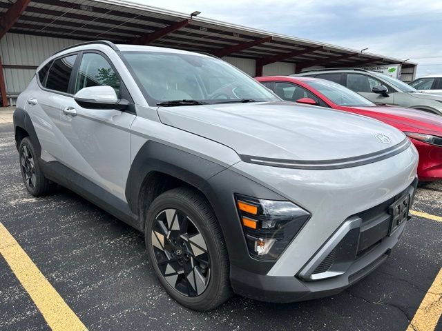 Used 2024 Hyundai Kona SEL AWD/4WD image 2