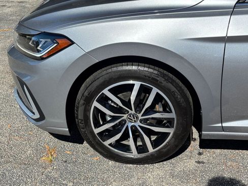 Used 2025 Volkswagen Jetta SE image 30