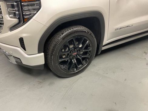 Used 2023 GMC Sierra 1500 Denali w/ Denali Reserve Package image 3