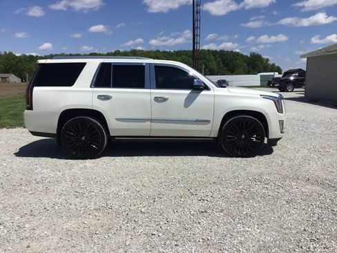Used 2015 Cadillac Escalade Premium AWD/4WD image 2