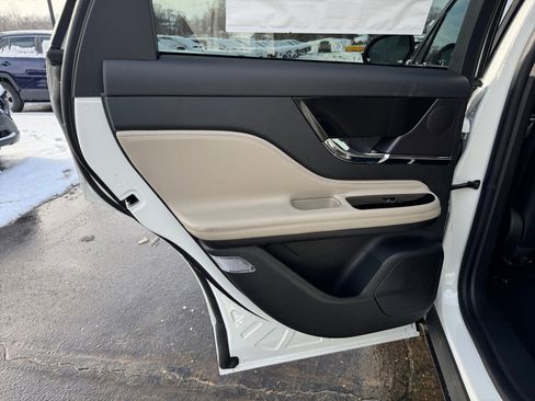 New 2026 Lincoln Corsair Premiere image 24