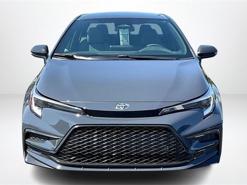 Used 2025 Toyota Corolla SE image 3