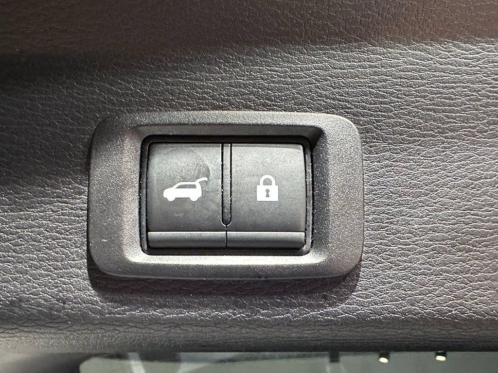 Used 2025 Mitsubishi Outlander AWD image 13