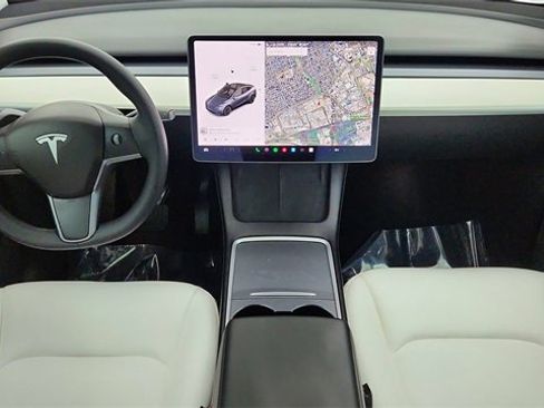 Used 2021 Tesla Model Y Long Range image 19