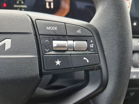 Used 2025 Kia K4 LXS image 19