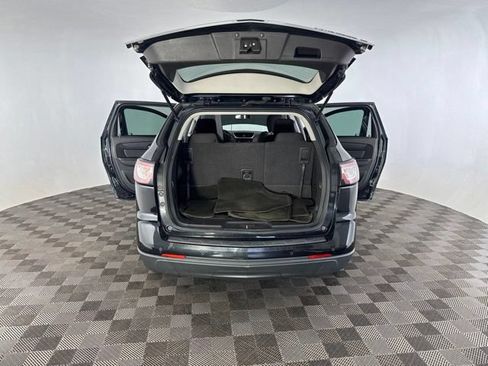 Used 2015 Chevrolet Traverse LT w/ Style and Technology Package FWD image 17