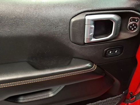 Used 2024 Jeep Wrangler Sahara image 12