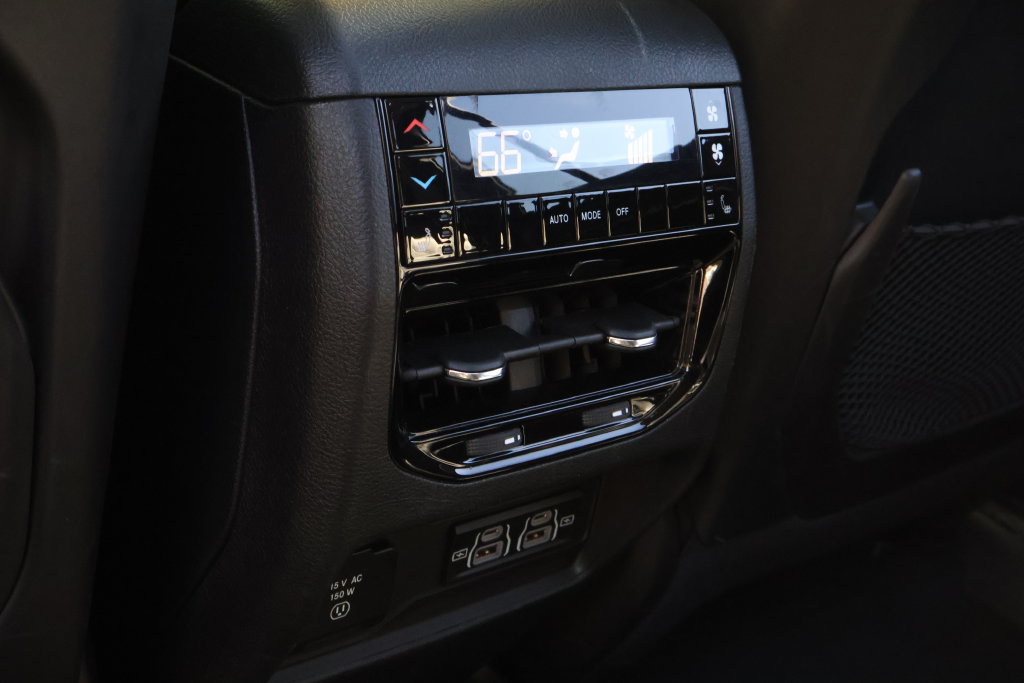 Used 2023 Jeep Grand Cherokee L Limited AWD/4WD image 43