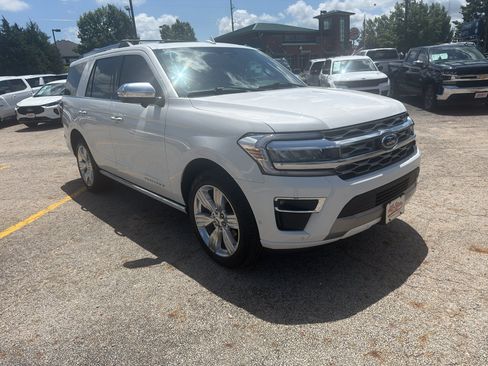 Used 2024 Ford Expedition Platinum RWD image 3