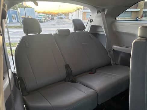 Used 2023 Toyota Sienna XLE image 31