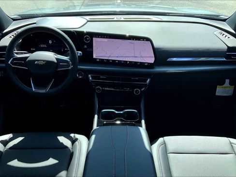 New 2026 Chevrolet Traverse LT w/ LPO, Floor Liner Package FWD image 5