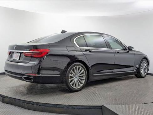 Used 2017 BMW 740i RWD image 8