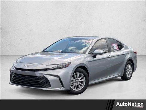 Used 2025 Toyota Camry LE w/ Convenience Package FWD image 1