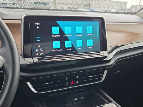 Used 2024 Volkswagen Atlas SE FWD image 23