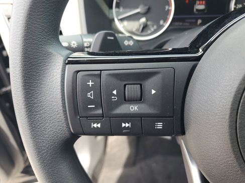 Certified 2023 Nissan Rogue SV FWD image 18