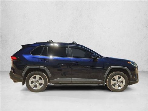 Used 2020 Toyota RAV4 XLE w/ Convenience Package AWD/4WD image 4