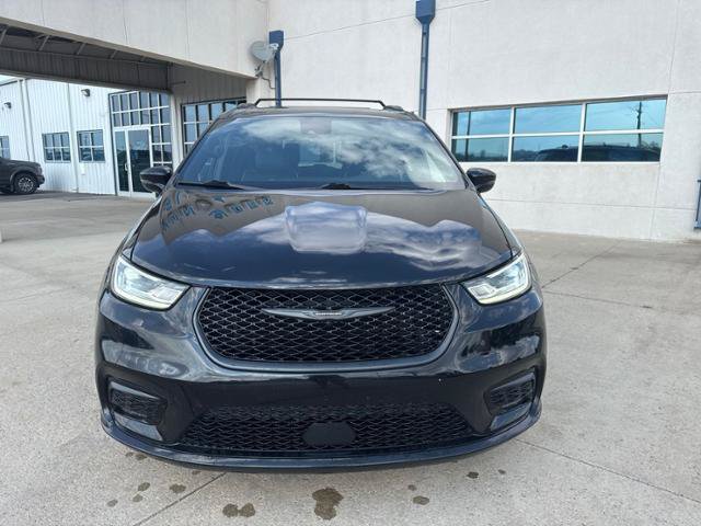 Used 2026 Chrysler Pacifica Limited w/ S Appearance Package FWD image 2