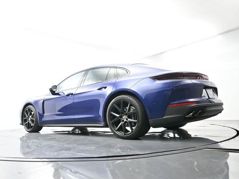 Used 2025 Porsche Panamera image 48