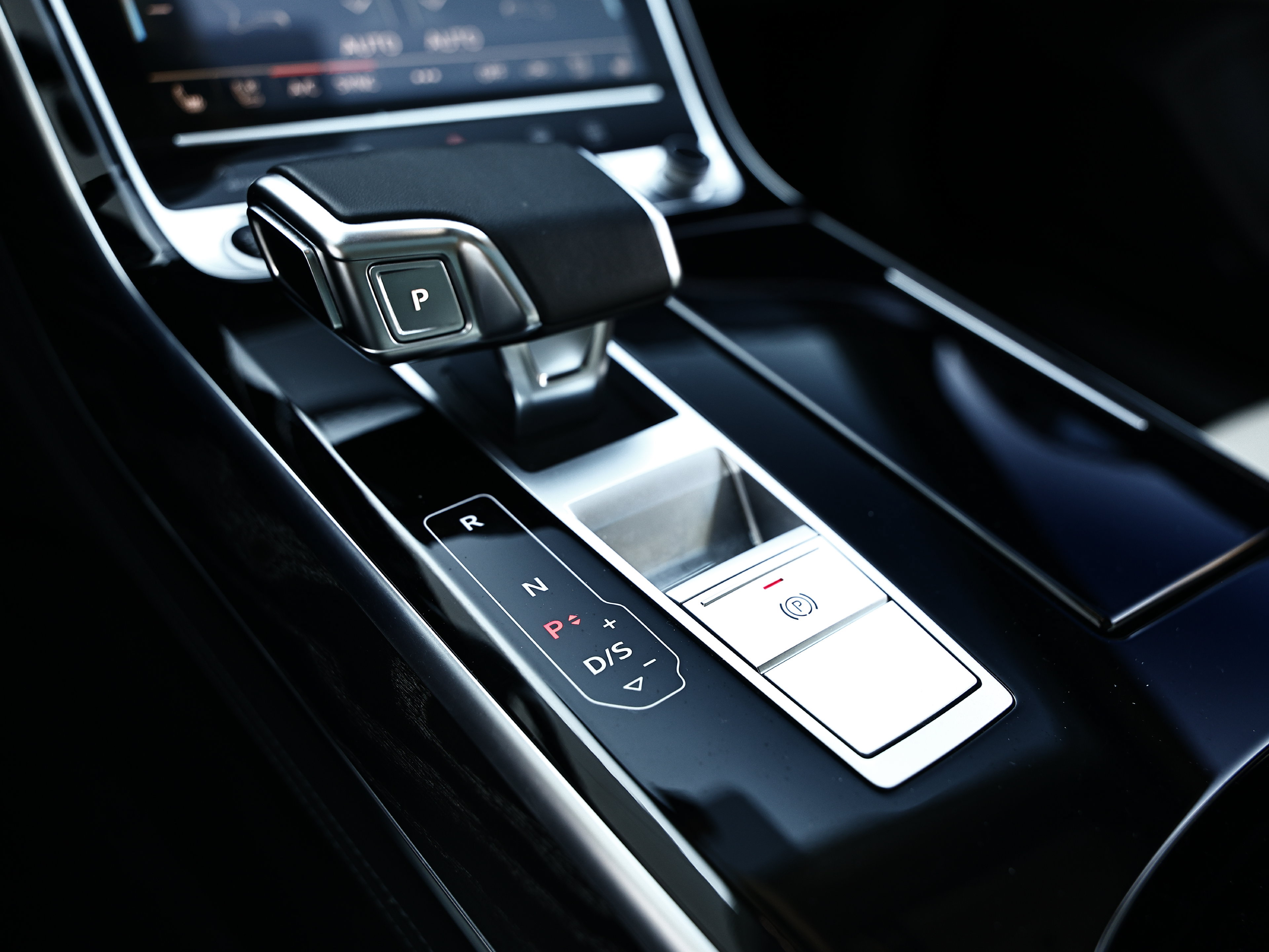 Used 2023 Audi A8 L 3.0T w/ Comfort Plus Package AWD/4WD image 40