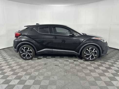 Used 2019 Toyota C-HR Limited FWD image 9