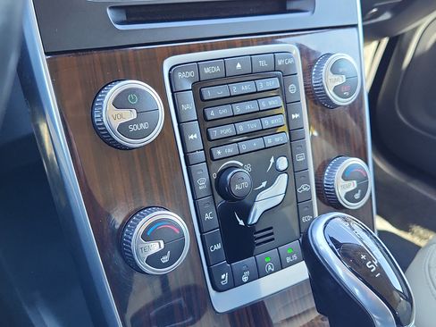 Used 2017 Volvo V60 T5 Premier w/ Convenience Package image 20