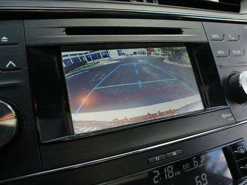 Used 2013 Toyota Avalon XLE Touring FWD image 40