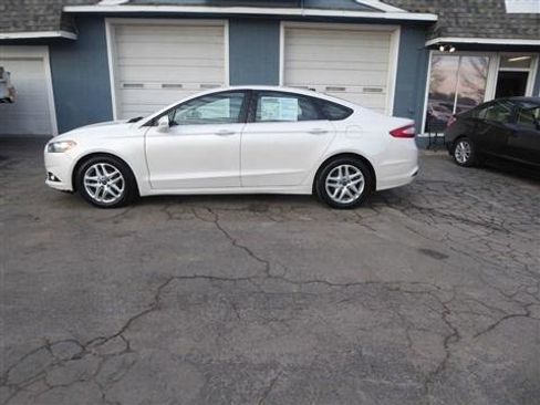 Used 2013 Ford Fusion SE image 2