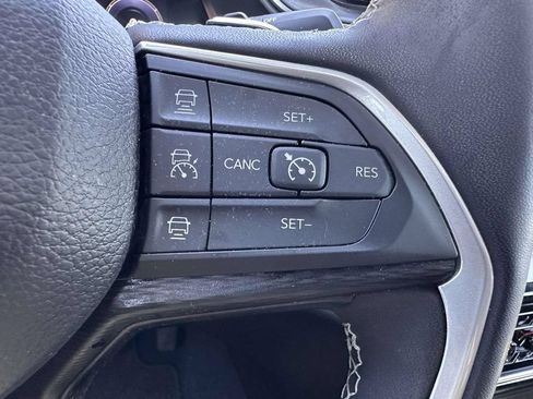 Used 2023 Jeep Grand Cherokee L Laredo AWD/4WD image 19
