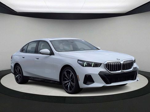 New 2026 BMW 530i xDrive w/ M Sport Package AWD/4WD image 2