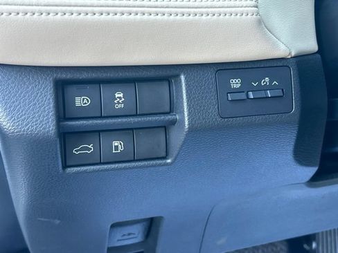 Used 2021 Toyota Avalon XLE w/ Moonroof Package FWD image 21