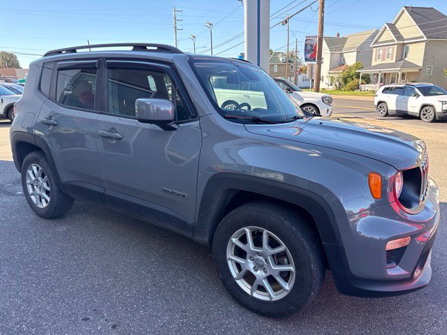 Used 2020 Jeep Renegade Latitude w/ Cold Weather Group AWD/4WD image 4