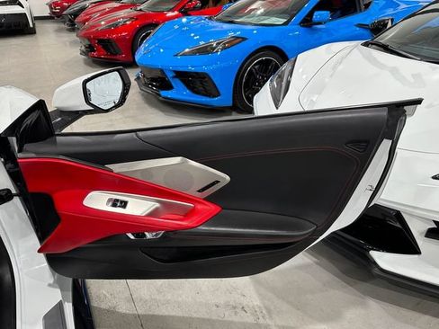 Used 2021 Chevrolet Corvette Stingray Preferred Conv w/ Z51 Performance Package RWD image 17