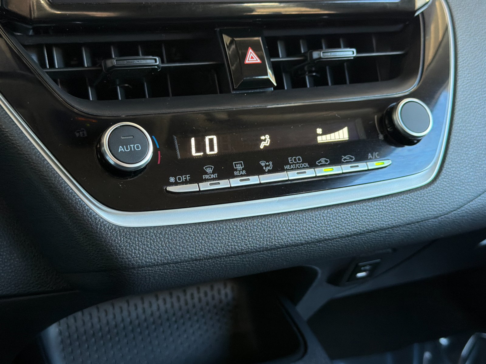 Used 2025 Toyota Corolla LE FWD image 17