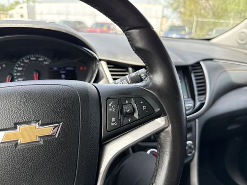 Used 2020 Chevrolet Trax LT w/ LT Convenience Package FWD image 29