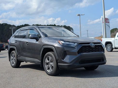 Used 2023 Toyota RAV4 XLE w/ Convenience Package image 7