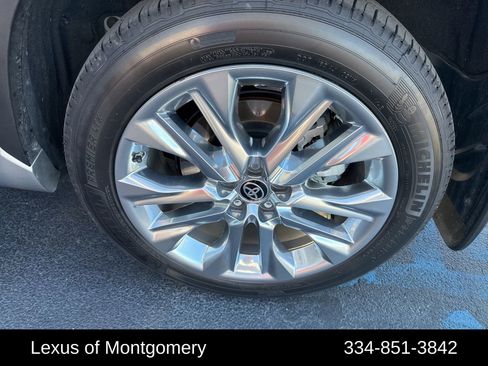 Used 2023 Toyota Highlander Limited image 10