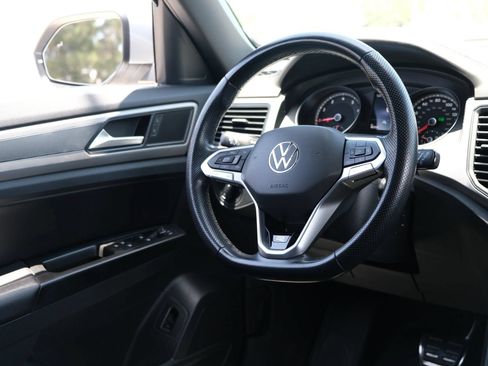 Used 2020 Volkswagen Atlas Cross Sport SE w/ Panoramic Sunroof Package FWD image 30