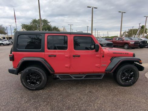 Used 2018 Jeep Wrangler Unlimited Sahara image 4