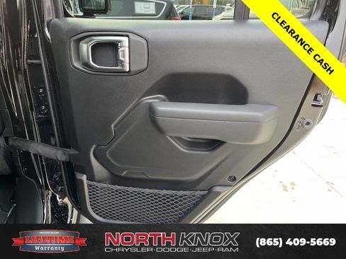 New 2025 Jeep Gladiator Sport image 22