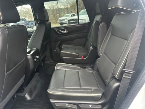 Used 2022 GMC Yukon SLT AWD/4WD image 13